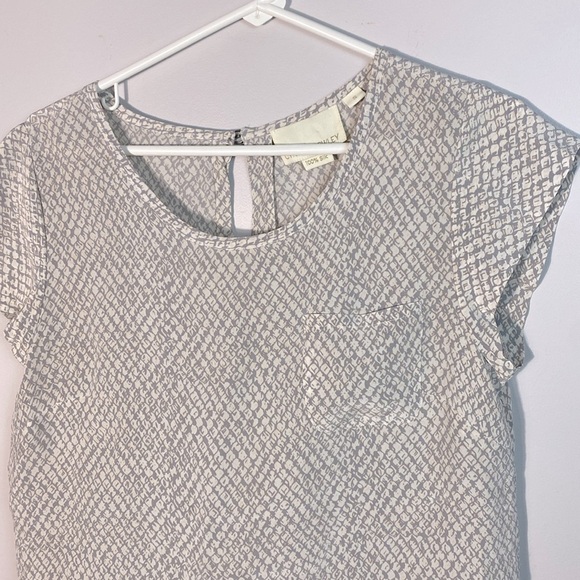 Cynthia Rowley 100% silk Gray Patterned Women's Top size small - Picture 2 of 10